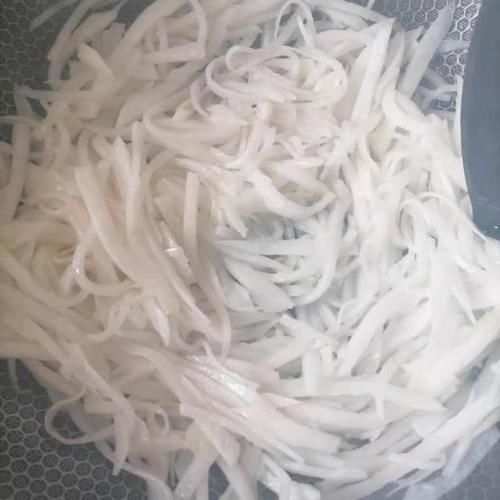 素炒萝卜丝，用简单食材做出好吃的美味