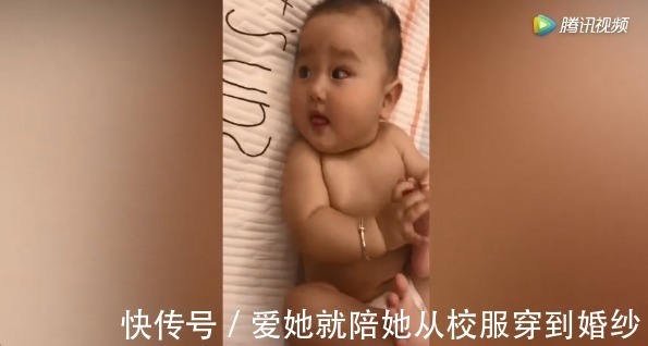 宝宝|宝宝偷吃脚脚被发现,妈妈问好不好吃,宝宝回答简直太可爱了