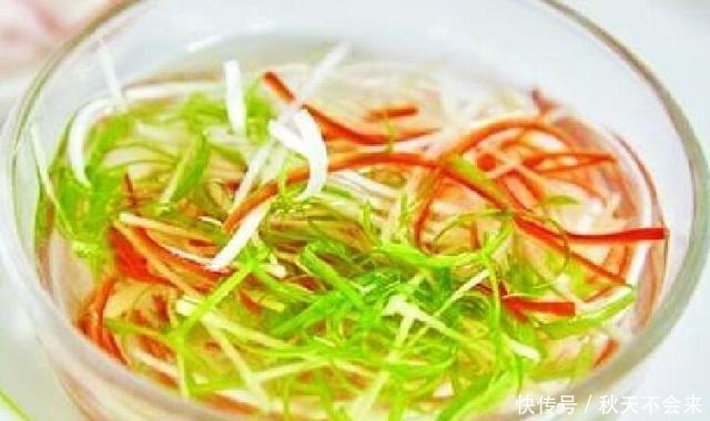 媳妇做清蒸鲳鱼,不放食盐和料酒,原汁原味,鱼肉鲜嫩不腥也不柴