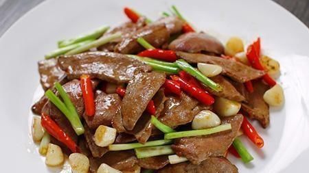 小炒猪肝|老公整天嚷嚷吃这个菜，比猪肉营养高，比蔬菜口感好，真会吃！