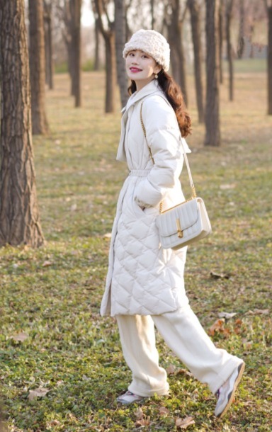 棕色|真正衣品高的女人,羽绒服也能穿出高级感,看时髦精示范吧