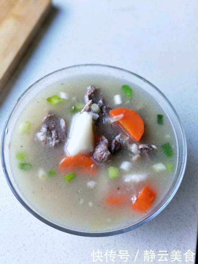 炖骨头汤时,不要直接下锅,记住5点,骨汤奶白又营养