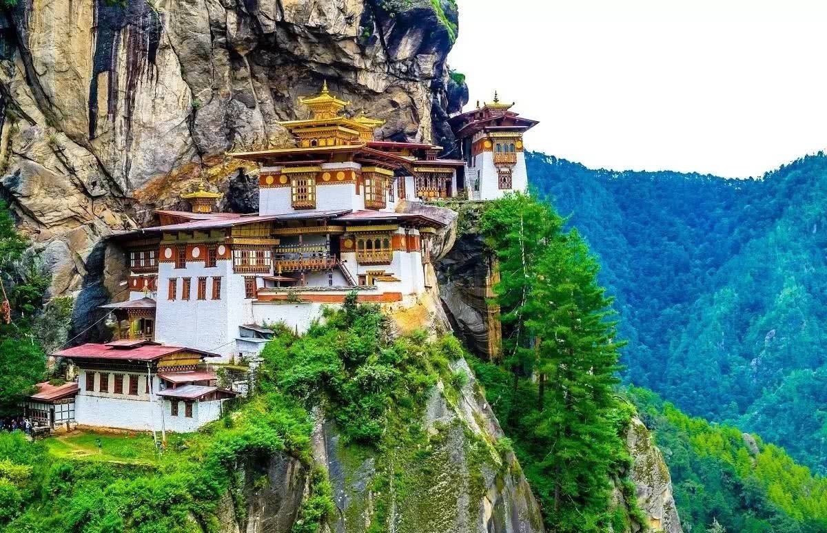 不丹历史,使用中国龙旗为国旗,为何过着与