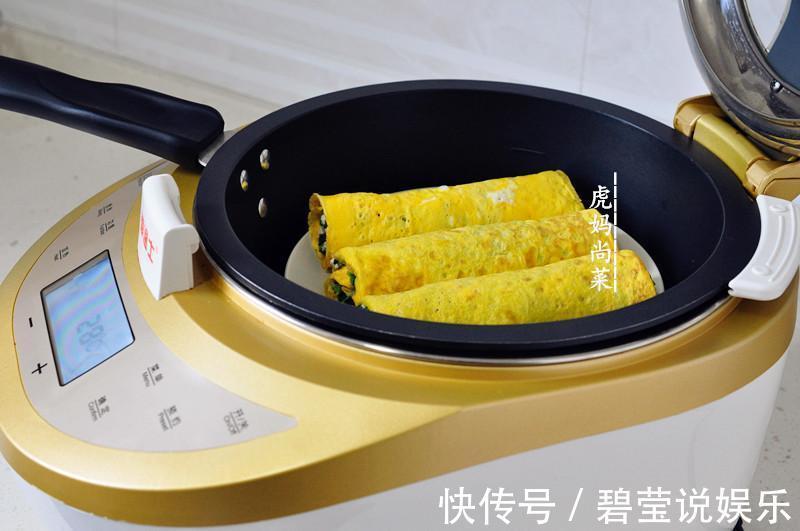 荠菜新吃法,卷起来蒸5分钟,清鲜软嫩,一口一个吃不停