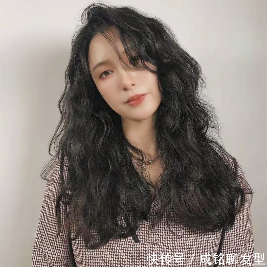 小姐姐 今年最火的三种烫发,巴西卷、法式卷和羊毛,也是容易翻车的发型