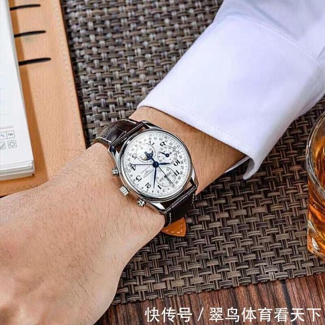 活力冬日搭配,浪琴腕间时计,释放男士优雅灵动魅力!