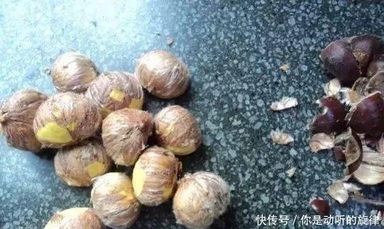 生板栗原来这么好剥，学会这个方法，不用手抠，板栗皮自动脱离