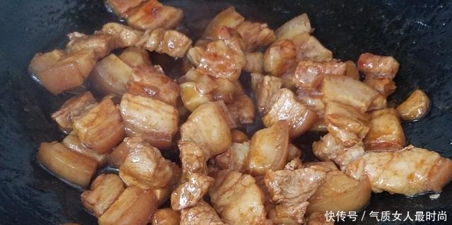 猪肉|焖猪肉的简单做法,这样做的猪肉又好吃又好看,很美味的家常菜
