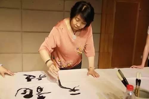 当代十大女性书法家,实至名归!你觉得哪个更好?