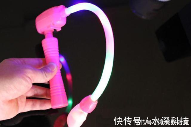 孩子|央视多次曝光“夺命杯”,内含有害物质,热水进两秒后变成毒水