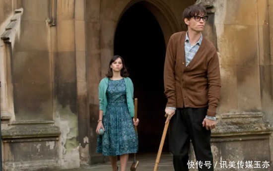 抗争 《万物理论》顽强抗争命运,最终成就伟人