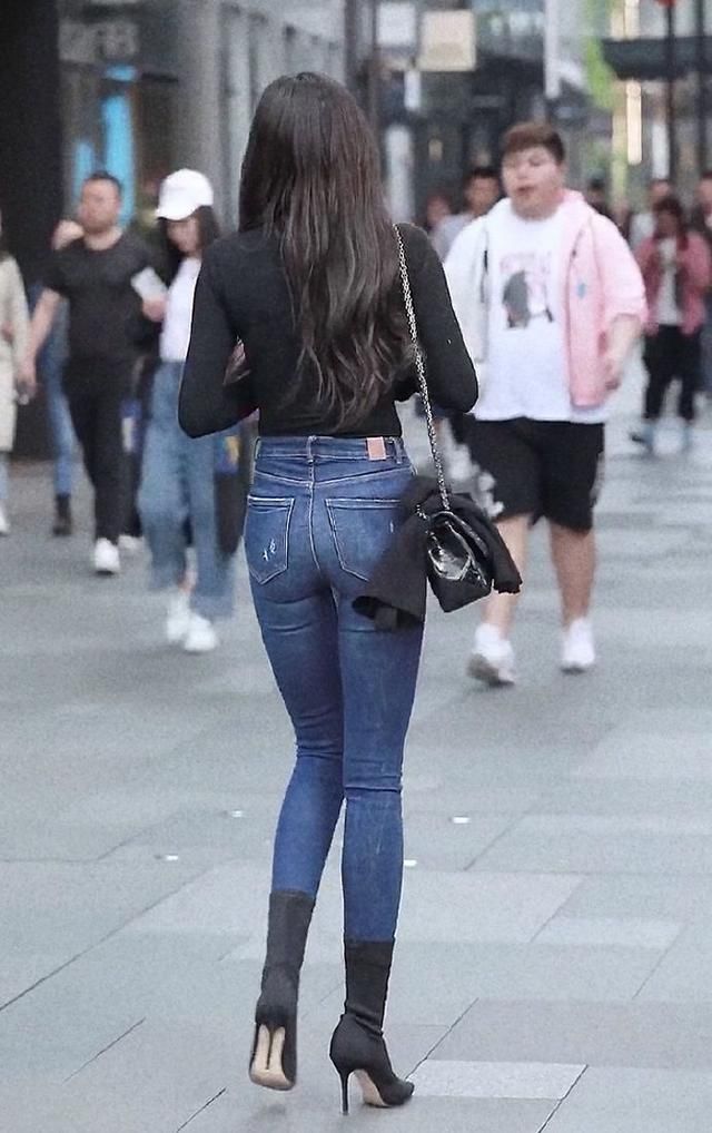 街拍高腰配高跟穿出大长腿就是这么简单