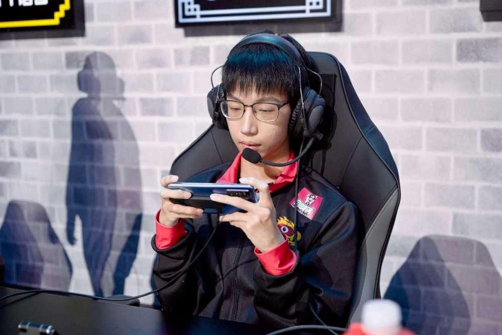 FMVP|KPL周年庆典：6大FMVP同台亮相，却仅剩1人稳定首发，猫神混得最惨