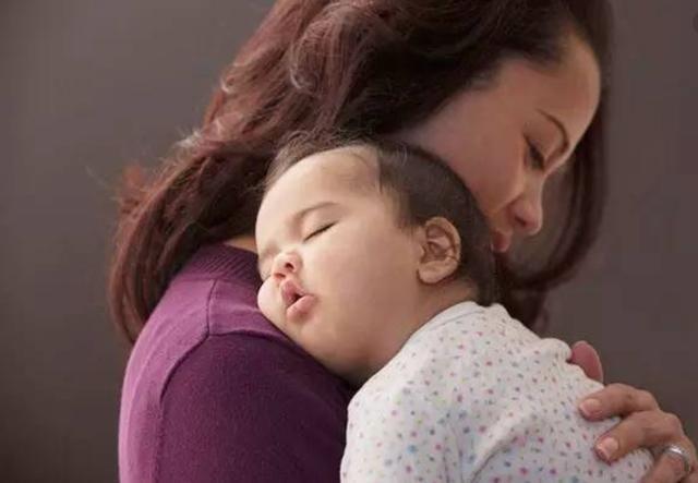 宝宝|“多抱抱”的娃和“多躺躺”的娃,哪个更健康长大后差别很明显