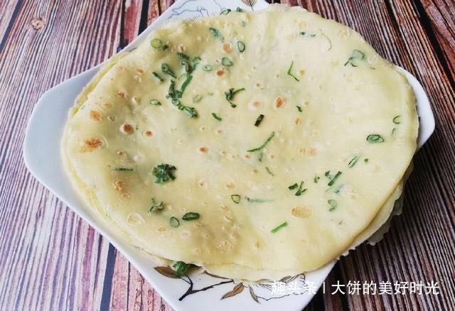 2个鸡蛋，一碗面粉，不揉面，不发面，做好吃的煎饼，凉了也不硬