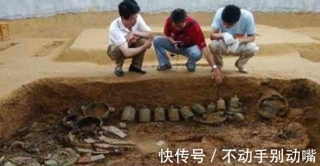 李昇$小孩发现开国皇帝墓葬,考古专家冲进去,看见八个字,气得够呛!