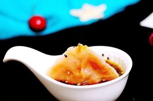 拌饺子馅时,放一勺它,无论做什么饺子馅都很香,不知道可惜了