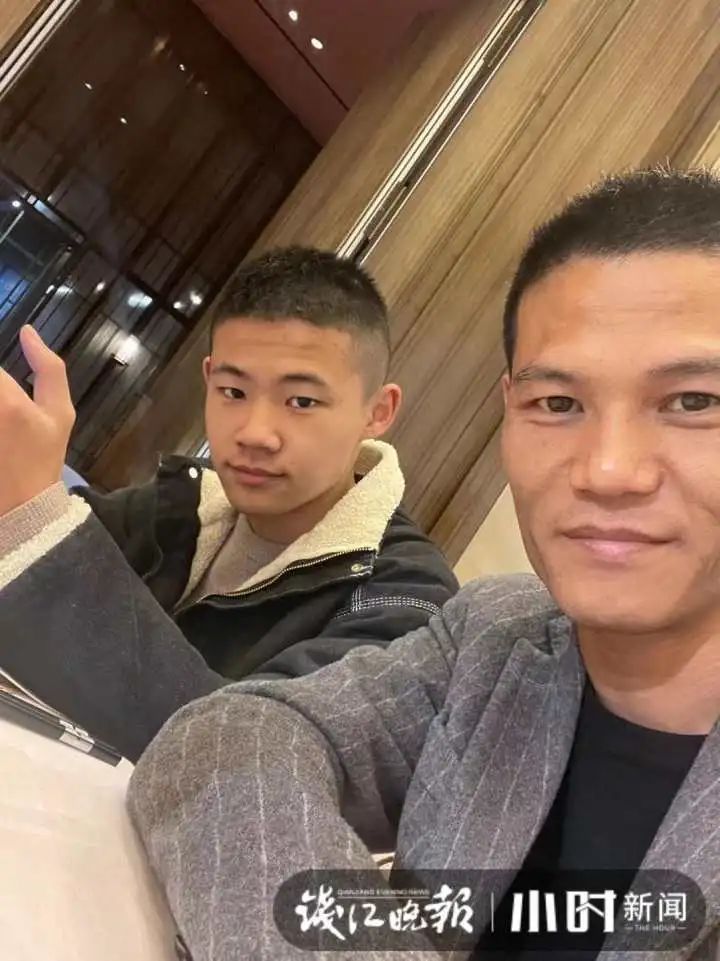 农贸市场|凌晨4点，爸爸拉着儿子去菜市场！网友狂赞：这个办法好