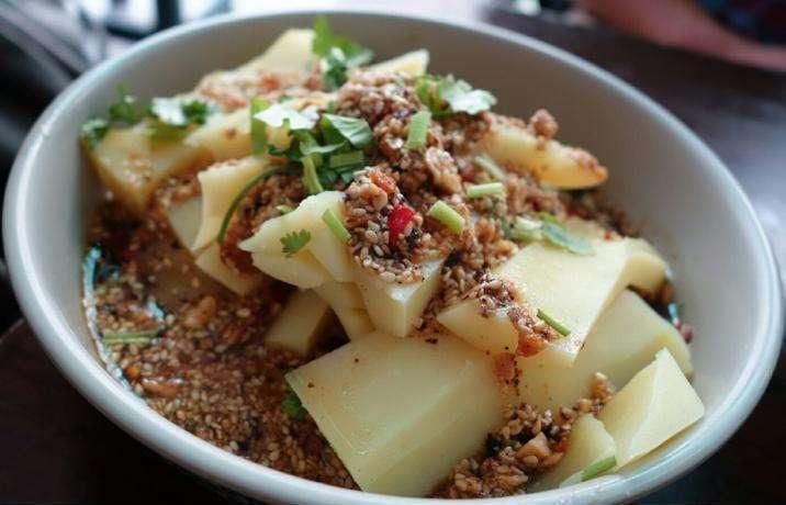 买黄瓜时,很容易买到激素黄瓜,学会这三招,买来的都是好黄瓜