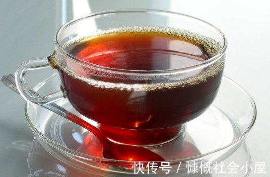 柚子|男子突犯心梗昏迷倒地!医生提醒:服用降压药时,4种食物要少吃