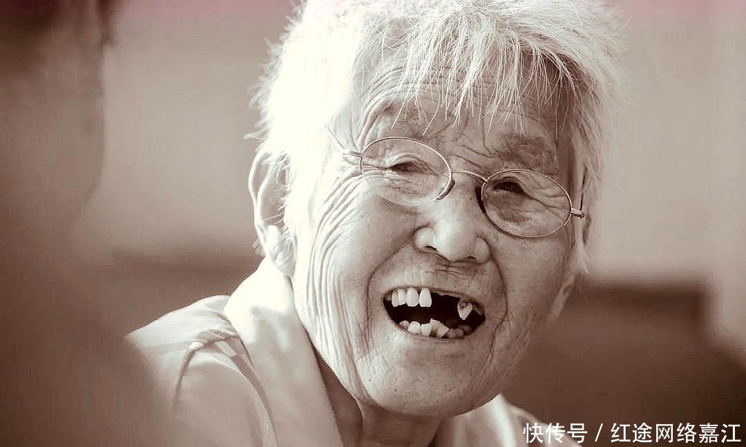 车主|抗日老兵街头处理交通事故,一句话喝住双方车主,连交警都佩服