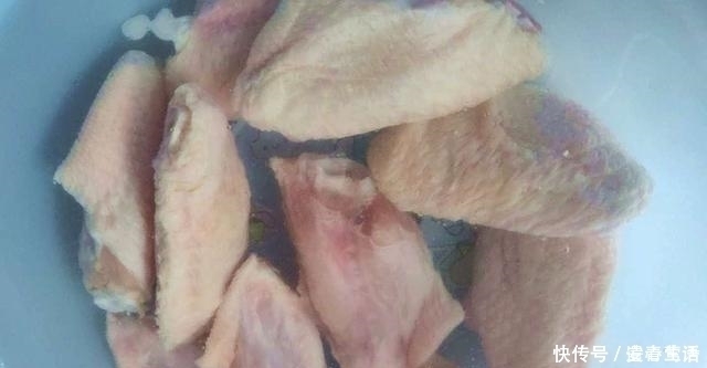 电饭煲|夏天，碰上此肉别手软，比猪肉便宜比羊肉解馋，简单一蒸特别鲜美