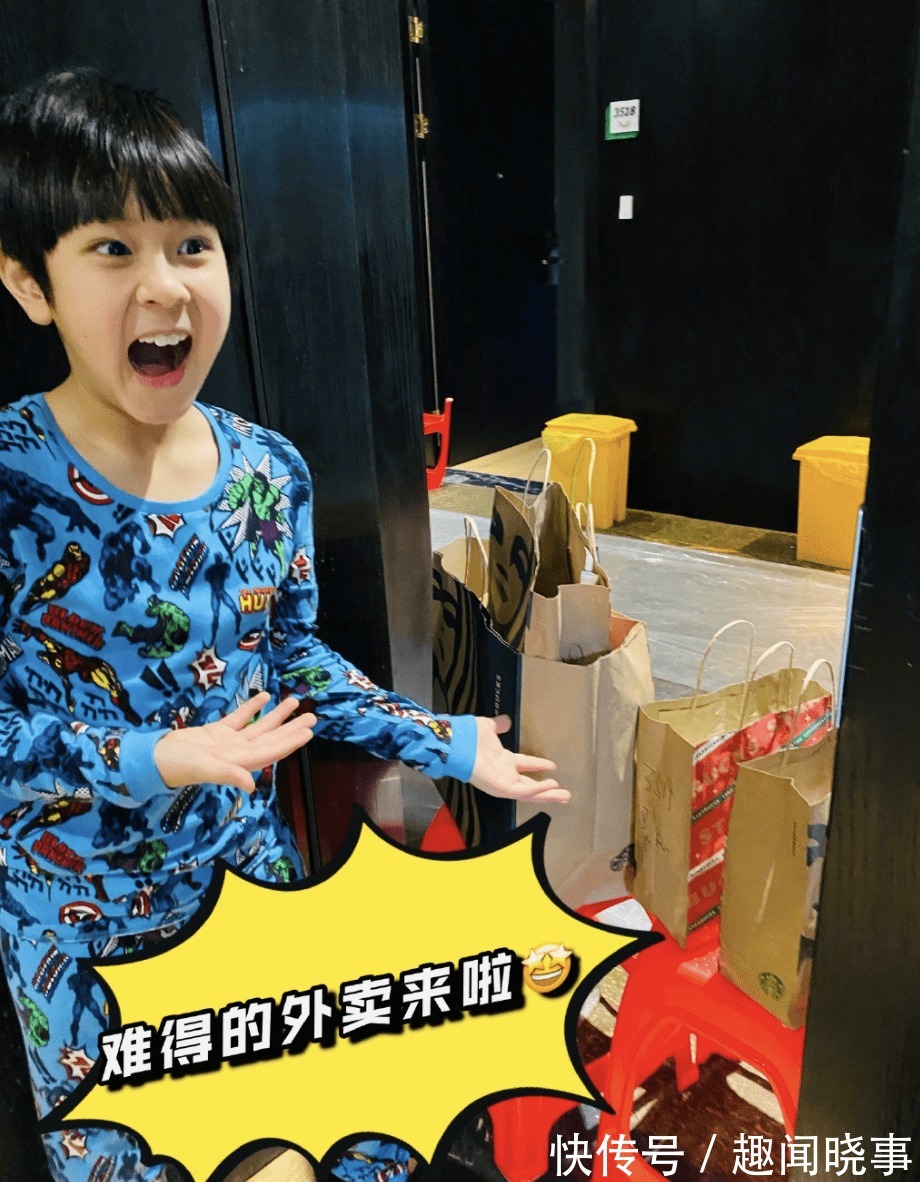 吳尊曬一家四口隔離生活，把酒店變游樂場(chǎng)，打網(wǎng)球烤披薩好充實(shí)