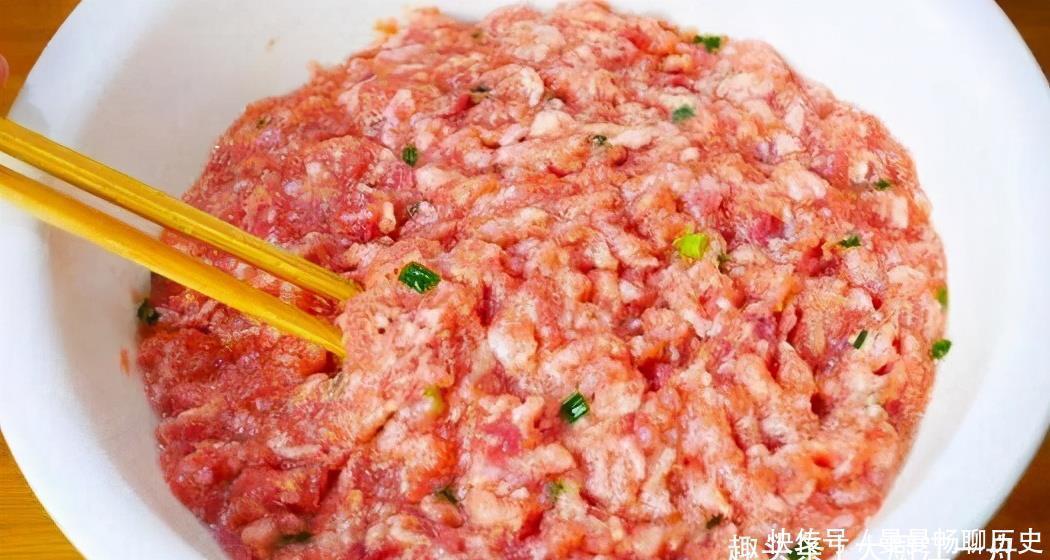 饺子肉馅不好吃?面点师教你正确调馅做法,饺子肉馅鲜嫩又多汁