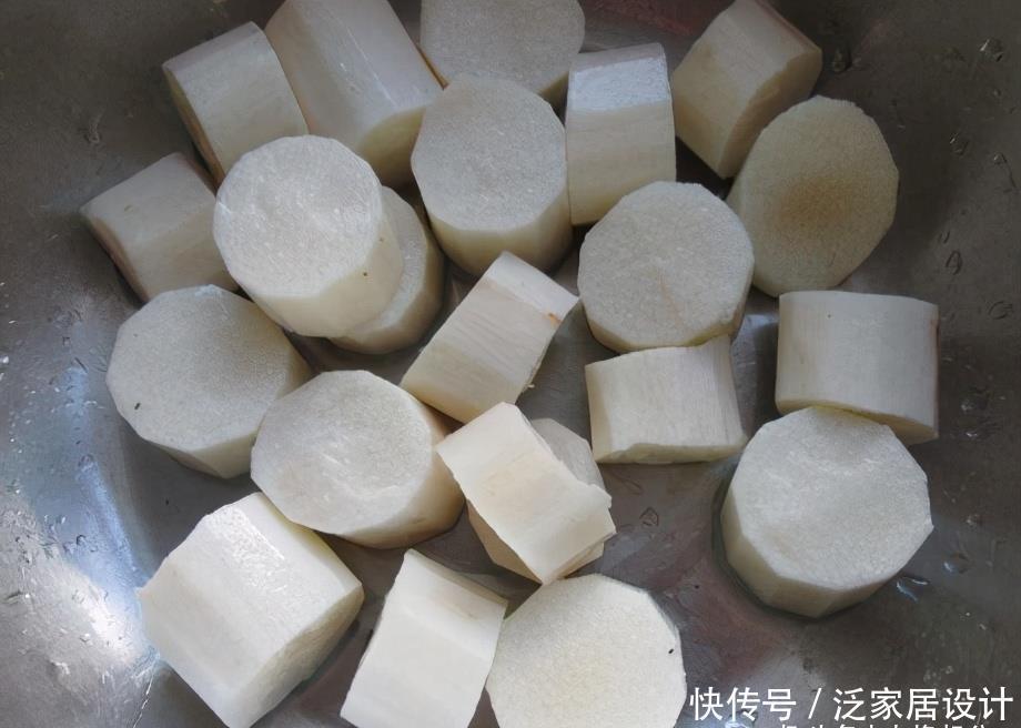  山药和牛肉是天生一对，上锅炖一炖，暖身养胃驱寒保暖，冷天多吃