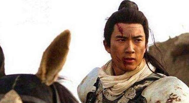 命人|他见军营中驴的耳朵被割,便立即命人伐木建城,最后救了全军将士