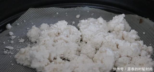 黑米别再煮粥了,一蒸一压,香甜软糯,外面买不到,太好吃了