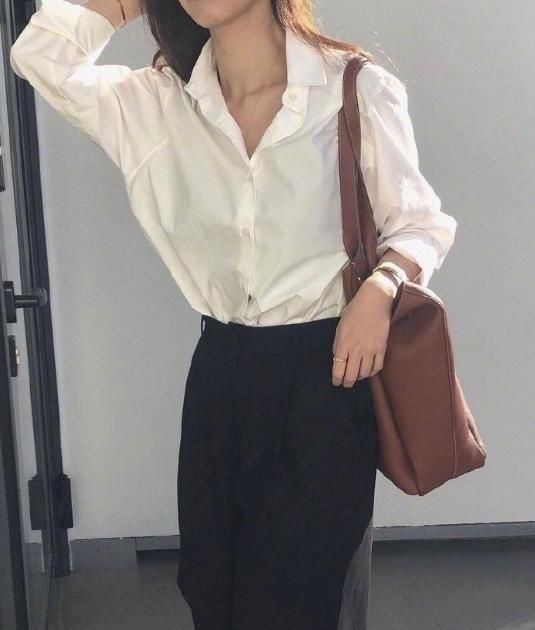 白衬衫看似基础又简单，实际很是美丽动人，搭配对了很重要