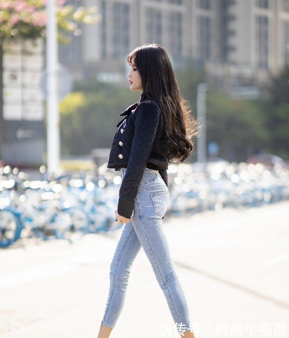 p图 竹竿腿牛仔裤就够了,p图有点过分了,脚脖半米长