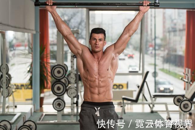 引体向上|单杠悬垂2分钟就属于高手级别,每天坚持训练,快速提升双手握力