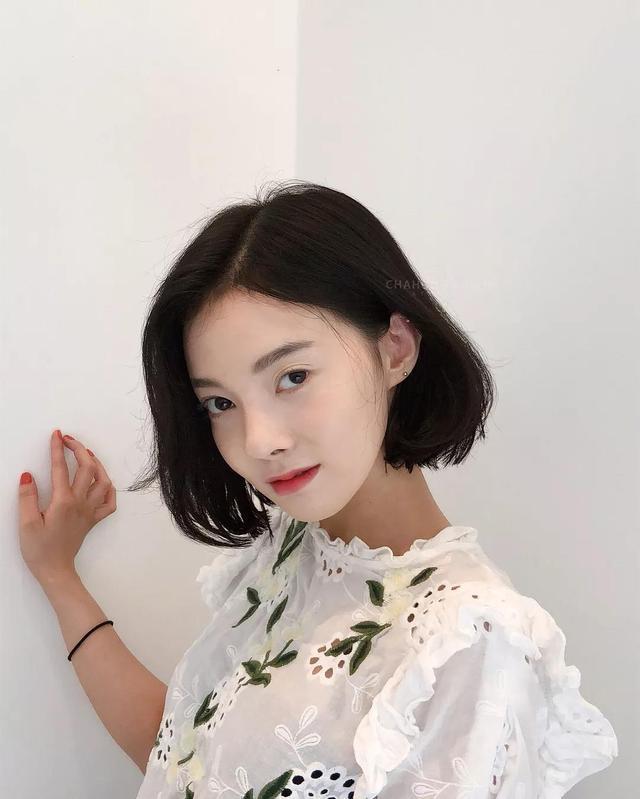 羊毛卷 真正会打扮的女人,通常会留的“5种”发型,轻松遮盖发际线问题