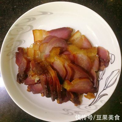 这道腊肉炒菜合集发到朋友圈，留言全说被馋哭