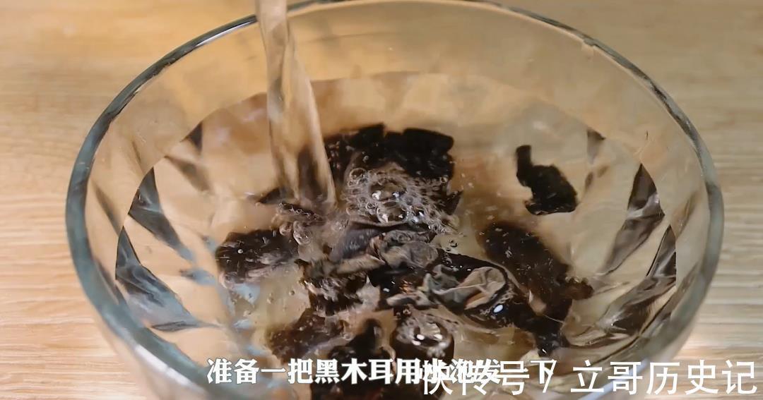 猪肝|钙比牛奶高!比猪肝更补铁,隔壁宝宝也想吃,一口吃进10种营养