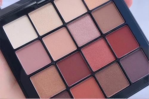 clio|肿眼泡女生多选大地色系眼影,消肿耐看又显白,新手也合适