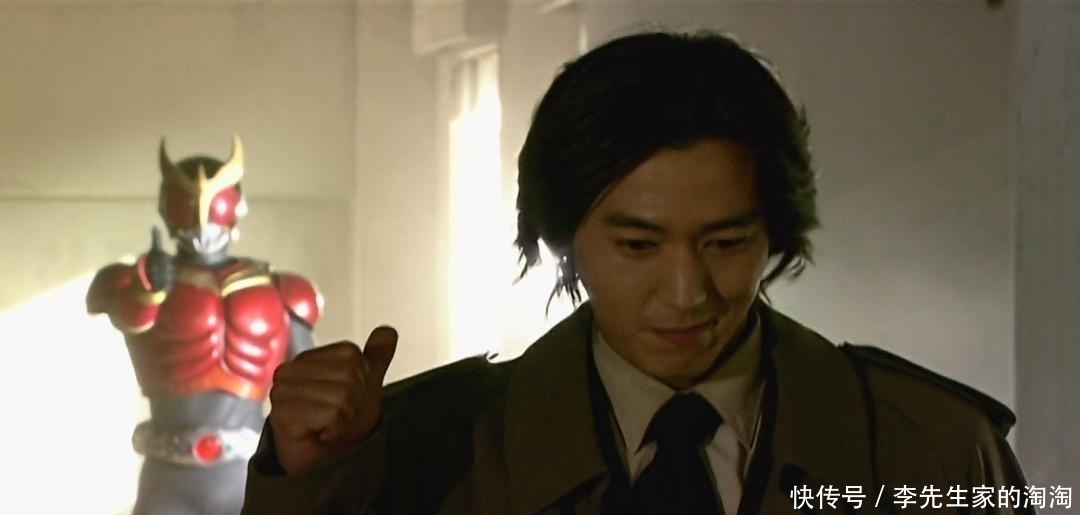 空我,不是我们熟悉的五代雄介,而是只为守护八代警官微笑的小野寺雄介