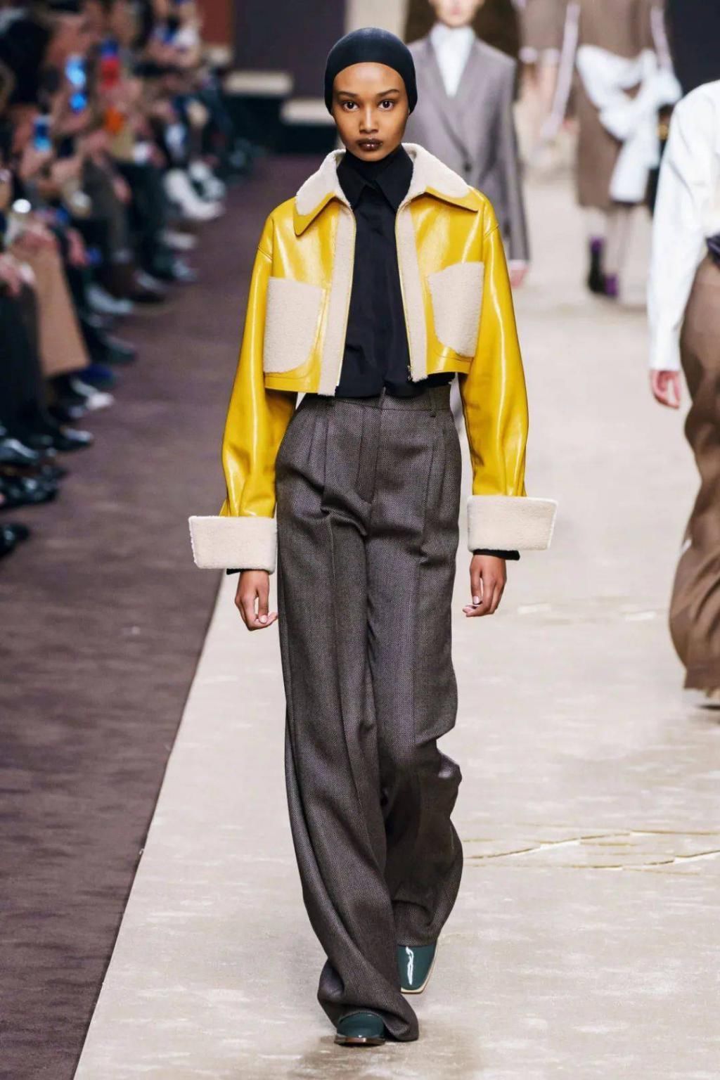 明年的流行色居然是它,这篇全是搭配灵感!