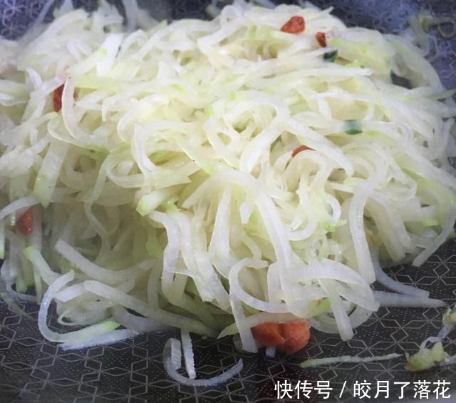 萝卜丝|清炒萝卜丝,家常小菜,爽口极了