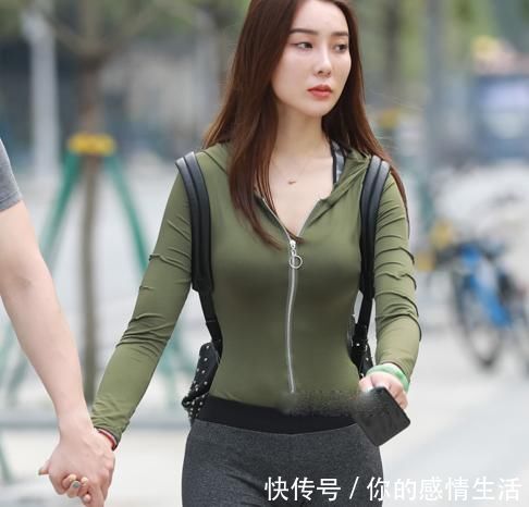 小蛮腰|漂亮白皙的打底裤美女，时尚自信的打扮，网友真想带回家
