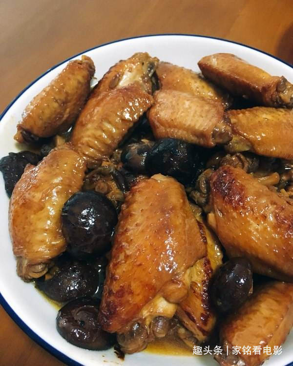 美食推荐韭菜鱿鱼须、口水鱼、香菇烧鸡翅根、回锅肉的做法