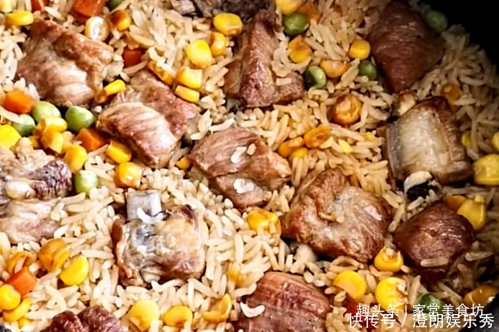 把排骨|夏天,米饭和排骨一锅出,鲜香入味又解腻,上桌全家抢着吃,过瘾