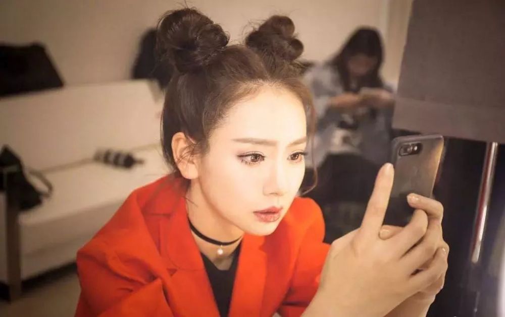 儿童节小仙女出街，试试超减龄双丸子头吧！|上游时尚| 超级可爱