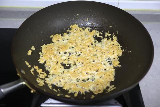 1锅南瓜馅包子2种吃法,软嫩酥嫩让人惊喜,老妈夸我真会吃