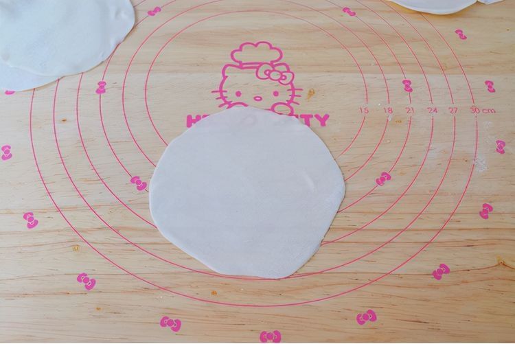 饺子皮新吃法,用来包成包子,皮薄馅儿多,真好吃