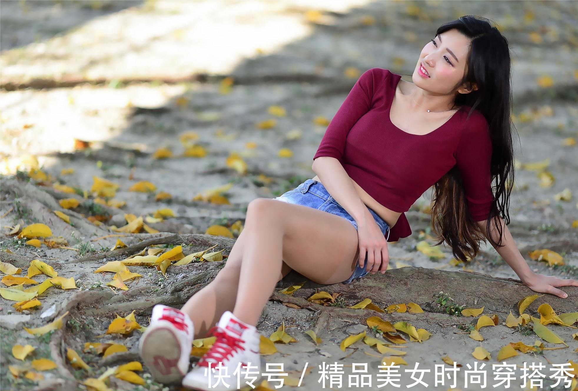 性感|青春阳光有活力！简约而有魅力的穿搭，时髦和性感并存