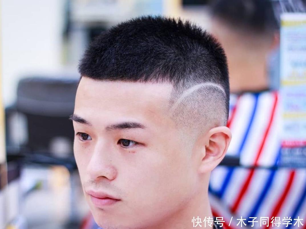 清爽感|男生别剪“精神小伙”发型了,今夏试试这5个造型,时髦又显帅气