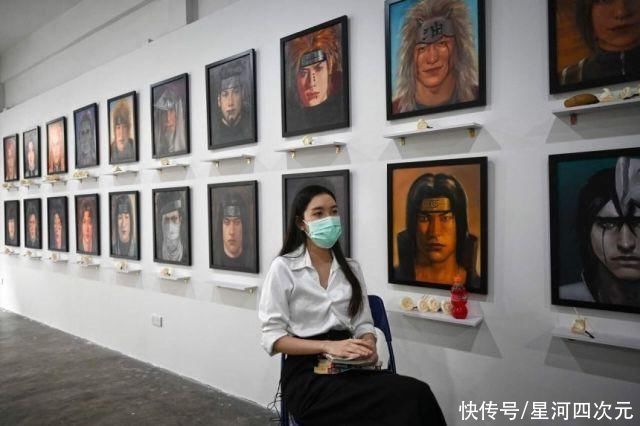 角色|画展现场成为灵堂，女画师为动漫角色办遗照展，宇智波鼬被人上香